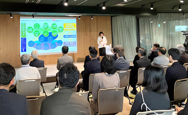 Career-related lecture delivered by outside director Okajima
